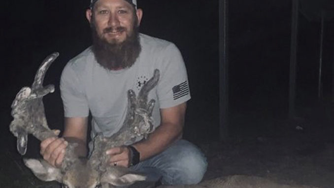 14-point nontypical buck